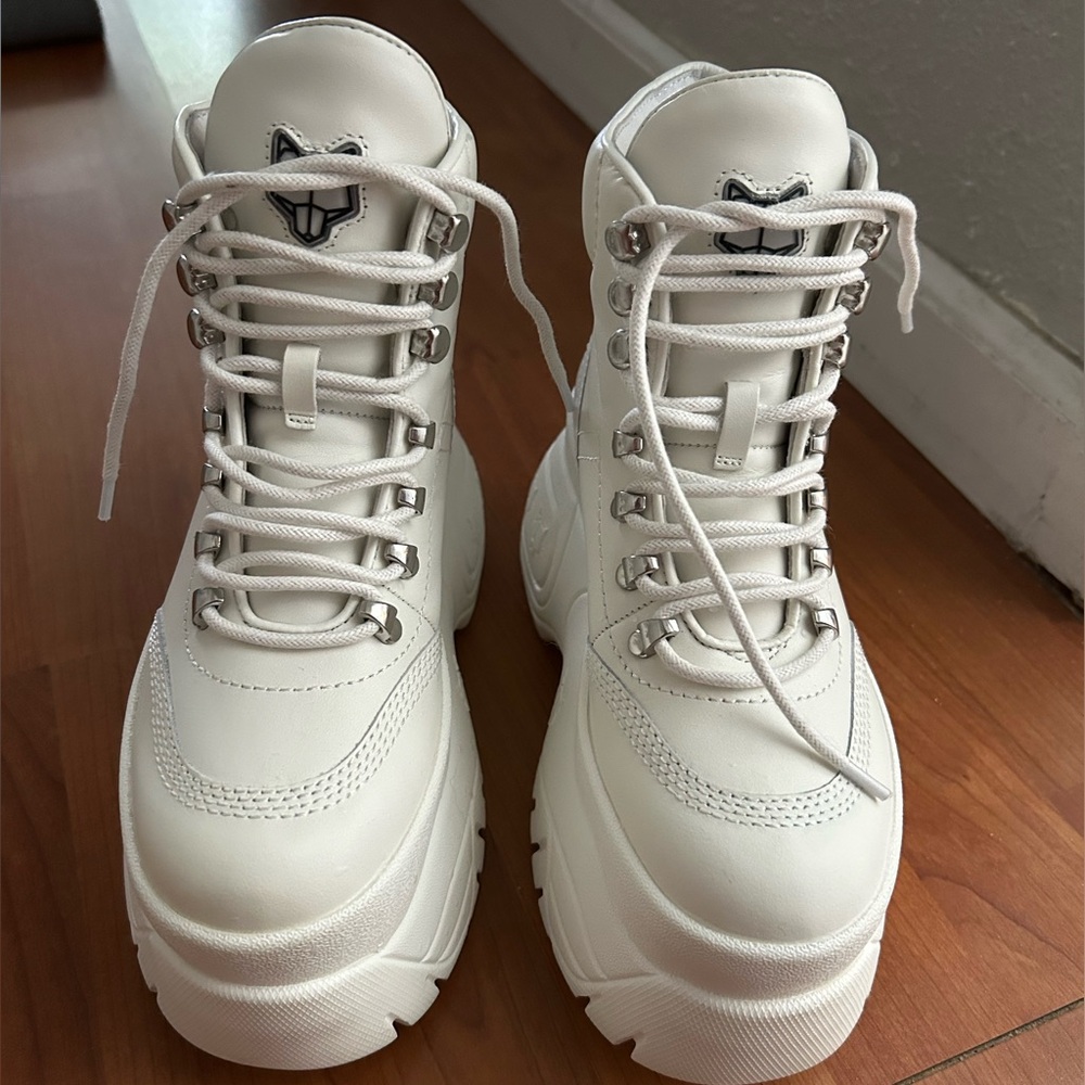 Naked Wolfe Spike sneakers in white size 5